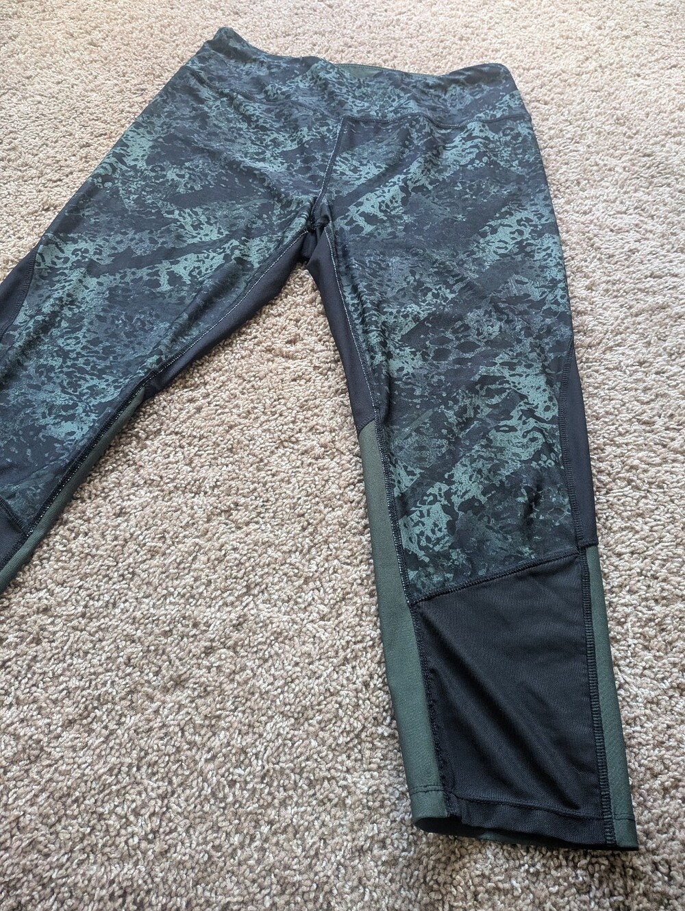 Avia Athletic Capri Leggings With Mesh Paneling Women's Size Large - Picture 2 of 10